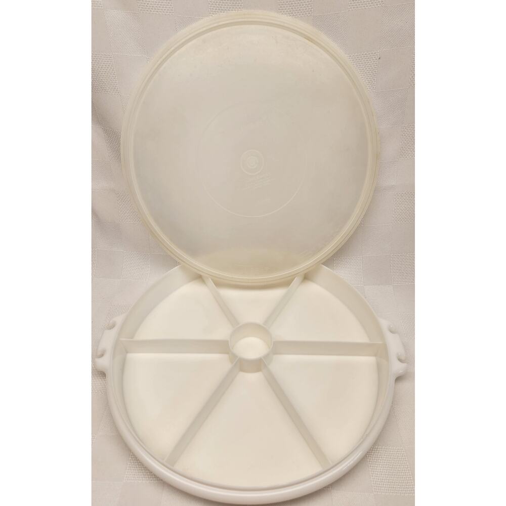 Tupperware 224-11-- 11.5" Round 6 Compartments Serving Tray‎ With Lid